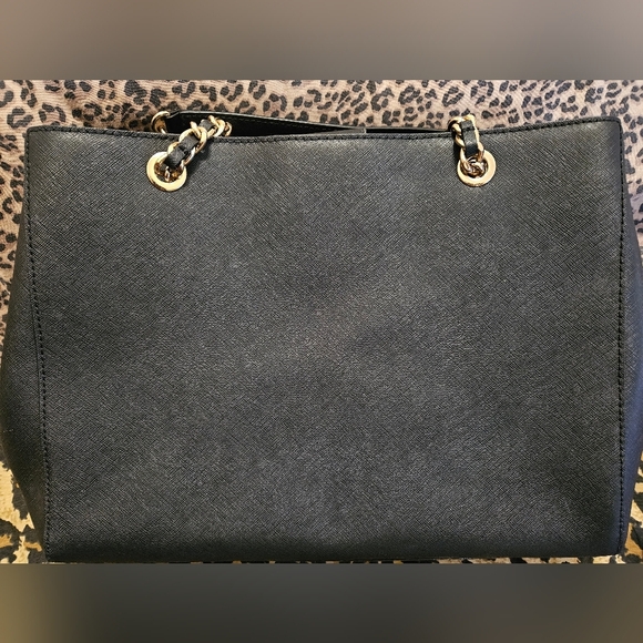 Michael Kors Black Leather Savannah Shoulder Bag - Picture 16 of 16